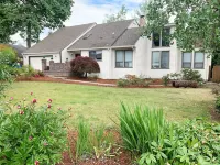 #Oneofakind 5B Retreat w/Pool table,Sauna,Koi Pond Hotels near Clark College, Columbia Tech Center
