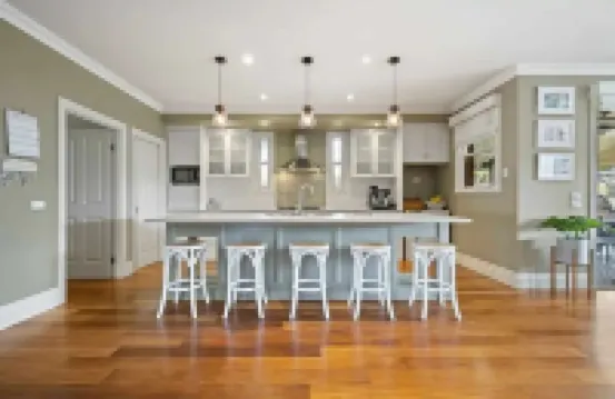 "Huonview" House on the Hill. Views for miles. 5 mins from CBD