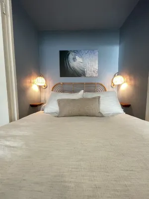 Studio 2 blocks to Beach w/ Parking - Close to LAX Các khách sạn gần Sand Spa