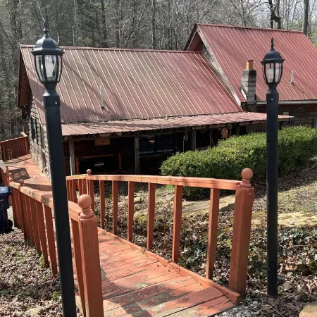 Cozy 2BR/1B cabin overlooking a beautiful creek with access to Catoosa WMA.