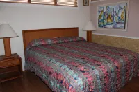 Kona Reef F13 - Nicely Renovated - Ocean View - Free WiFi, 3 minute walk to town Hotels near Rancho Aloha