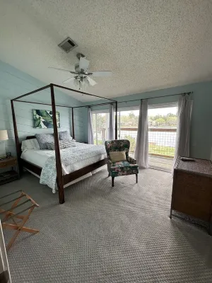 Waterfront Home •Private Pool•Boat Dock•Good Fishing •Golf •Memories Hotels near The Farmhouse
