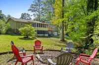 WHOLE Home with BASEMENT on 3 Acres Hotels near Lost Mountain Park