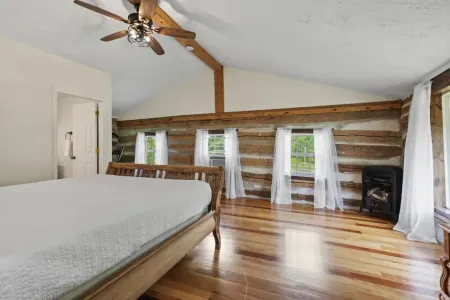 Private, unique log cabin with hot tub, 3 BR/2 bath