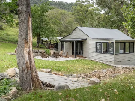 The River Cottage - Idyllic river side cottage