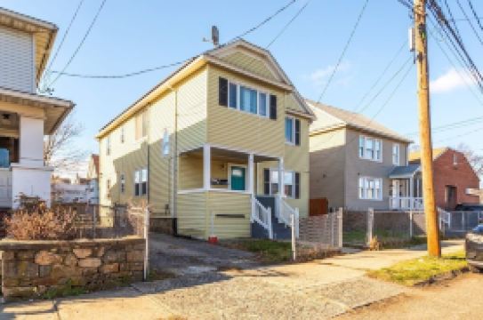 The B&W Haven 5BR Home with yard theater + Office