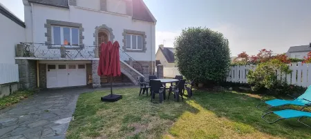 Beautiful, fully renovated, elevated house in Lambell - 5min beaches Отели в г. Трегюнк