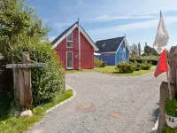 Great Vacation Home with Garden, Terrace, 500m to the Beach, Free Wlan, Parking Lot Hotels in Zingst