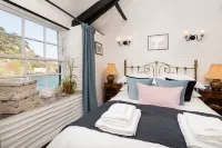 Stunning house right by the sea, spectacular far reaching sea views in Polperro