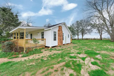 Cozy Little House in Level Plains