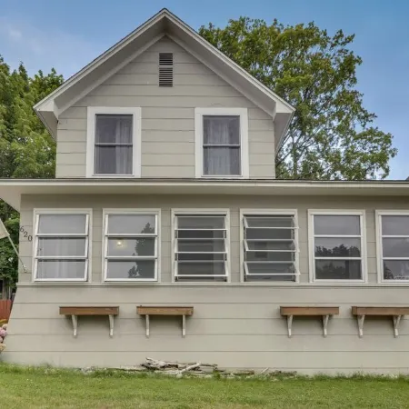 Petoskey in-Town Home Short Walk to: Shopping/Food/Waterfront. Long-Time Hosts.