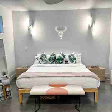 Stunning 'Ranch Modern' + Stars! + Firepit! Rooms