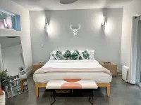 Stunning 'Ranch Modern' + Stars! + Firepit!