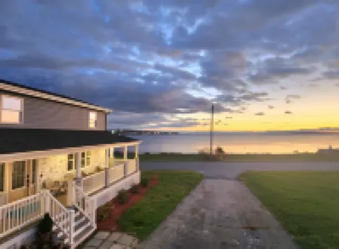 Beachfront w/ Hot Tub, Sauna, Pool, Fire pits, Grill & Panoramic Views