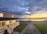 Beachfront w/ Hot Tub, Sauna, Pool, Fire pits, Grill & Panoramic Views