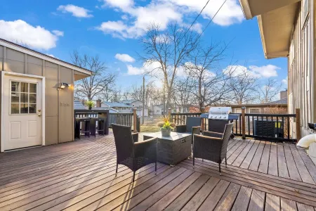 House in Lee's Summit Отели в г. Саммит Ли