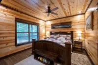 🏡 Whisky Hollow: Pets 🐾, Private Heated Pool 🏊‍♂️, Arcade 🕹️, Playground 🎠