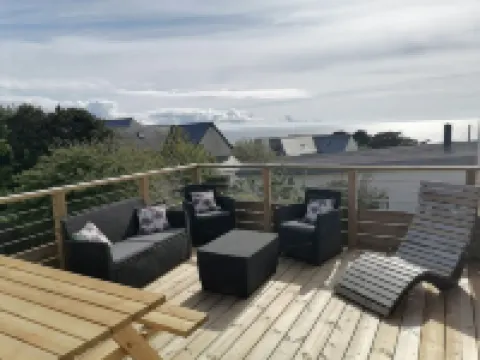 Spacious villa with sea view, 200 m from the beach.