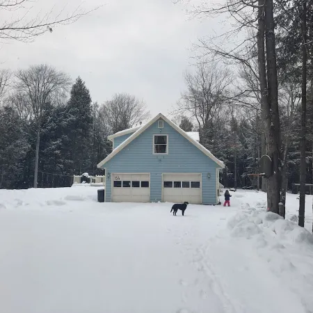 Studio 154 tucked away, peaceful and convenient access to the upper valley NH.