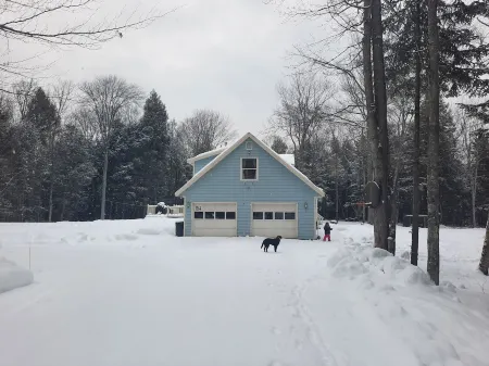 Studio 154 tucked away, peaceful and convenient access to the upper valley NH.