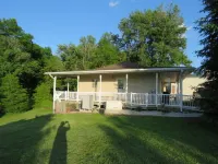 2-Bedroom Vacation Home Minutes Away from Greencastle and Depauw Campus