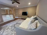 Spacious 2 BR/2.5 BA Townhome, 3 mi from Campus