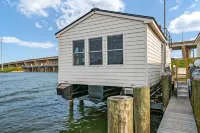 Cass-Away Luxury Houseboat Hotels in Kent Narrows