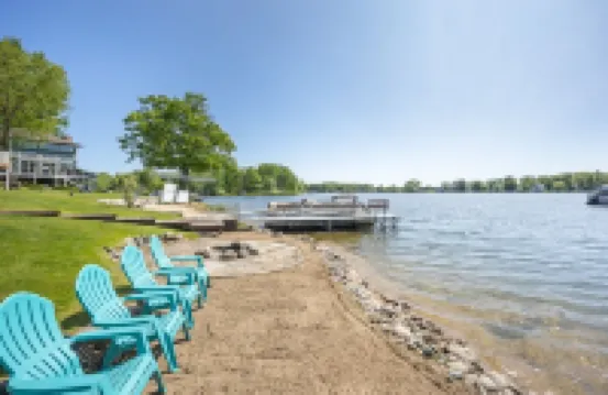 Canadian Lakes Lakefront Home with Breathtaking Sunrises and a Hot Tub!