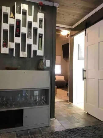 Stunning 3/3 Just a Block from the Slopes! Large Deck Great for Families.