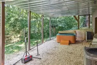 The Biker Bunker- Hot Tub - Next to MTB & Close to Downtown Bentonville