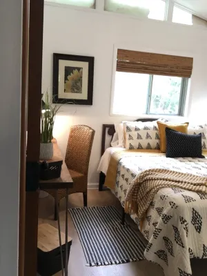 Osage Beach Lakefront Home. Lg. Dock, Patio, and a 5 Min Walk to Backwater Jacks