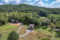 Creek Front and Gorgeous Mountain View’s, Fishing, Tubing, WiFi