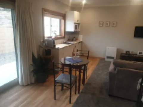 Entire Self Contained Suite, OffGrid Eco Farm Stay 오렌지 호텔