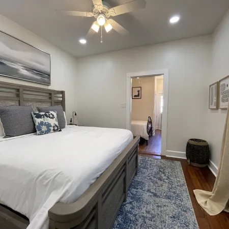 Beautifully Restored! - New Orleans 3 Bedroom Shotgun Home-15 Min French Quarter Отели рядом с достопримечательностью «Зоопарк «Одюбон»»