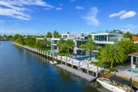 PARK PLACE MANSION, 3-story waterfront palace with rooftop view