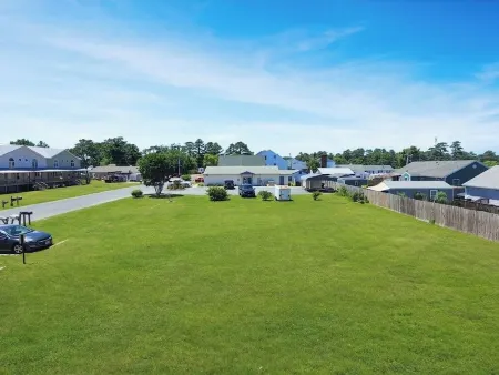 Walk to Restaurants & Attractions-Linens Included! Book your Beach Vacation Now!