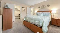"Retreat in the Springs 2 BR Condo - Sleeps 5!