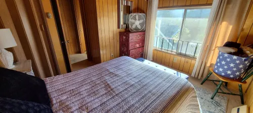 Rustic Lakeview Lodge at Bass Lake. Bookable boat slip!