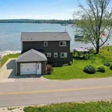 Enjoy 110' of Waterfront w/ Water Toys at Sandy Bottom Bay Beach House For 8!!