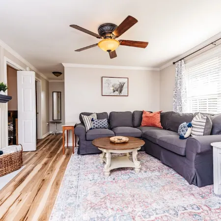 3 Queen Beds, 2 Min to Fairgrounds, Fenced Yard