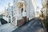 6 Mins From EWR Airport Cozy 3 Bedroom Apartment