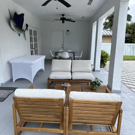 The Gaudium House Spacious, peaceful, Pool, Game room, close to attractions