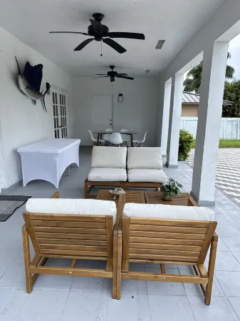 The Gaudium House Spacious, peaceful, Pool, Game room, close to attractions