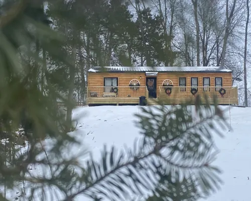 1 Bdr Cabin Duplex Unit on Apple River. Kayaks, Sups & Sauna. Pet Friendly! Hotels in Polk County