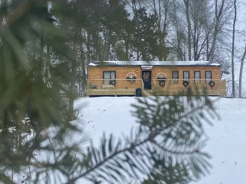 1 Bdr Cabin unit Respite on Apple River. Kayaks, SUPs, and more! Pet friendly!