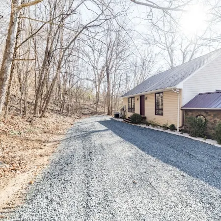 "Family-Friendly Retreat Near Downtown Lynchburg and Liberty"