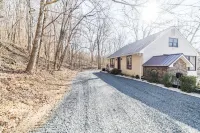 "Family-Friendly Retreat Near Downtown Lynchburg and Liberty"