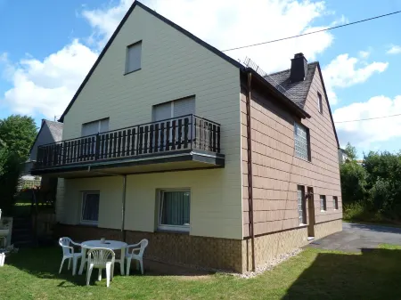 Apartment "Eifel Nest" between VULKANEIFEL and Moselle Отели в г. Кохем-Целль