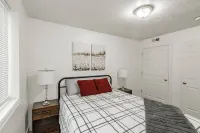 Cozy 2br downtown rental, within 3 blocks of BYU-I Hotels near Yellowstone Bear World