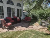 Peaceful and Romantic Retreat or Family Gatherings. Walk to Shops & Breweries.
